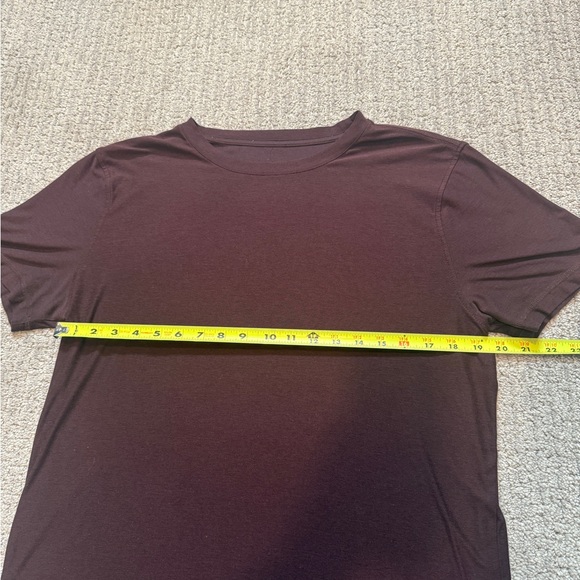 Vuori Strato Tech Oxblood Maroon Short Sleeve Tee Size Medium - Picture 6 of 8